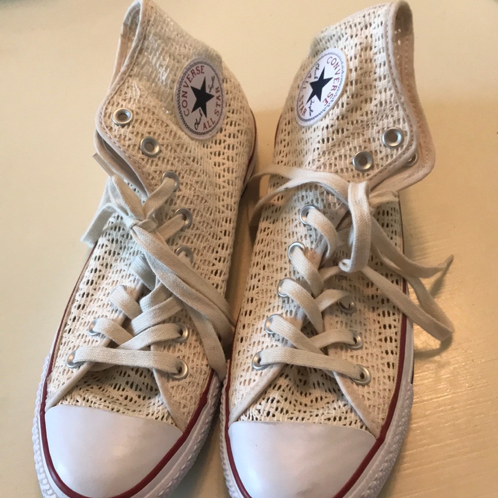 never worn!! brand news high top converses